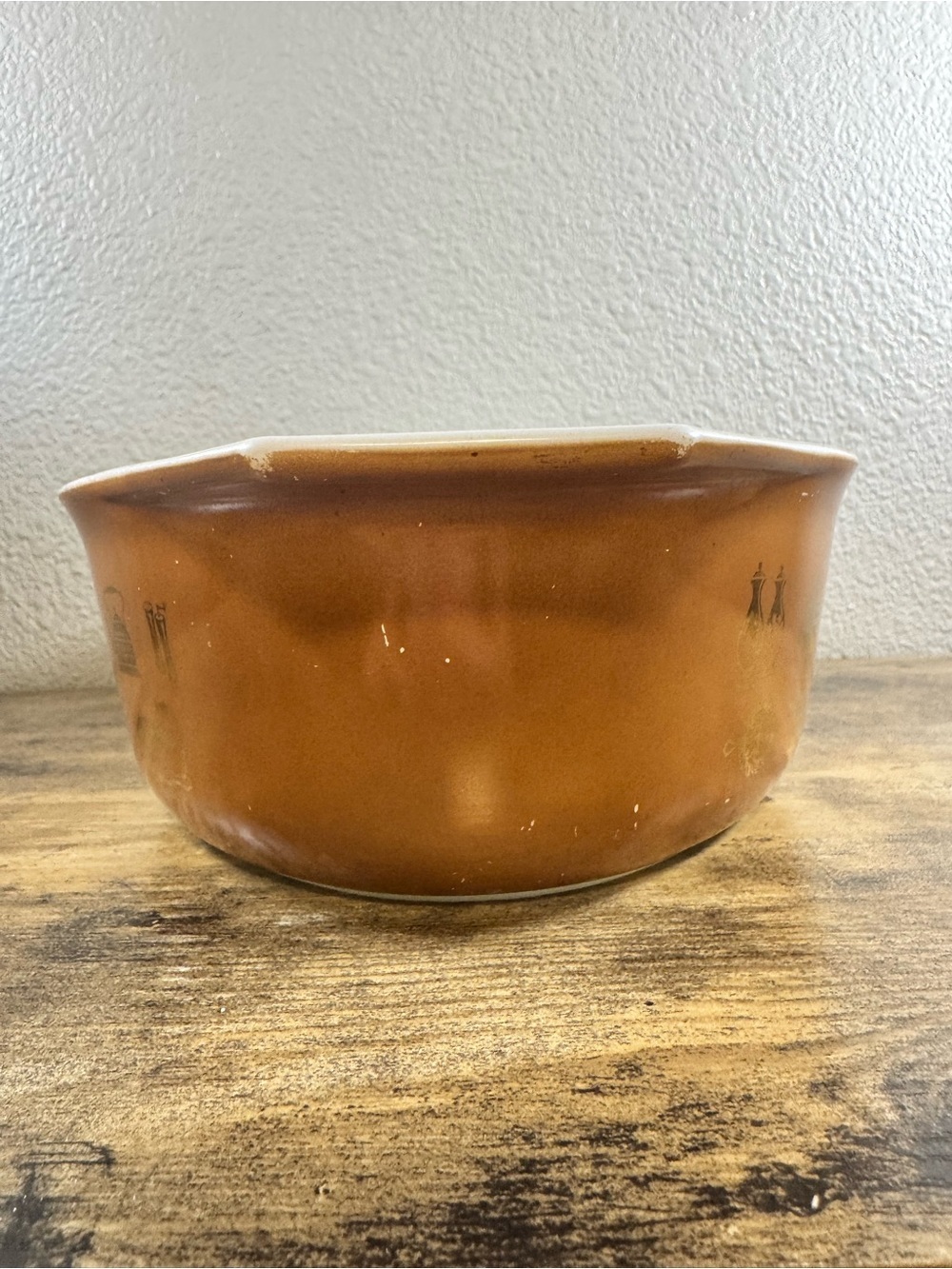 Pyrex Brown Glass Casserole with Gold Motif - Picture 3 of 8